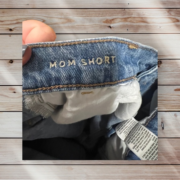 American Eagle Outfitters Mom Short Denim Shorts Light Wash High Waisted Size 2 - Picture 5 of 7